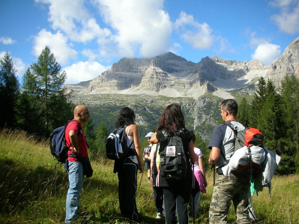 Alpotel Dolomiten Molveno Bagian luar foto